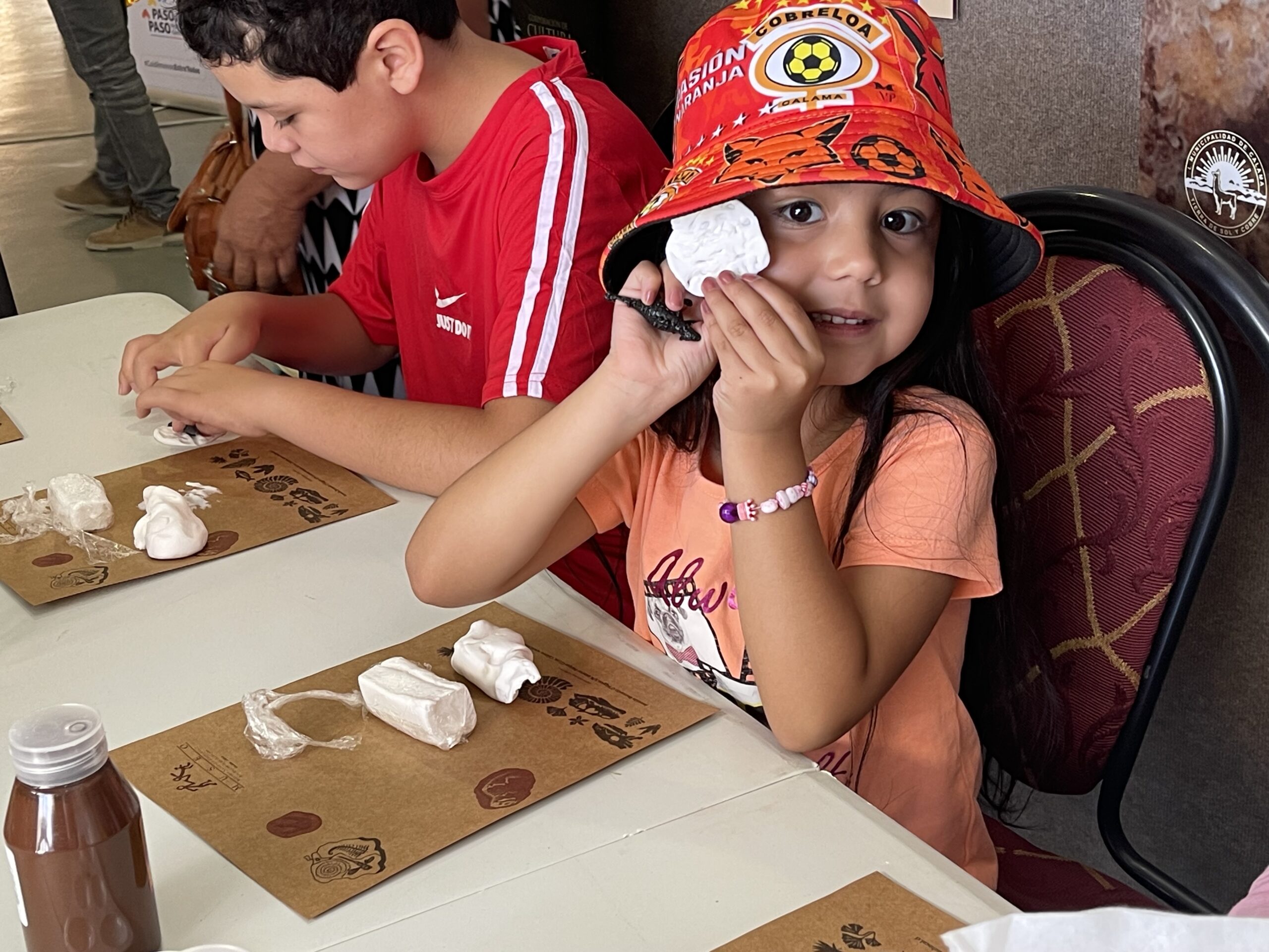 Taller de réplicas fósiles para niños en vacaciones